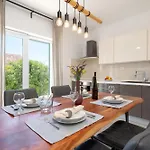 Mirjam Apartment *
